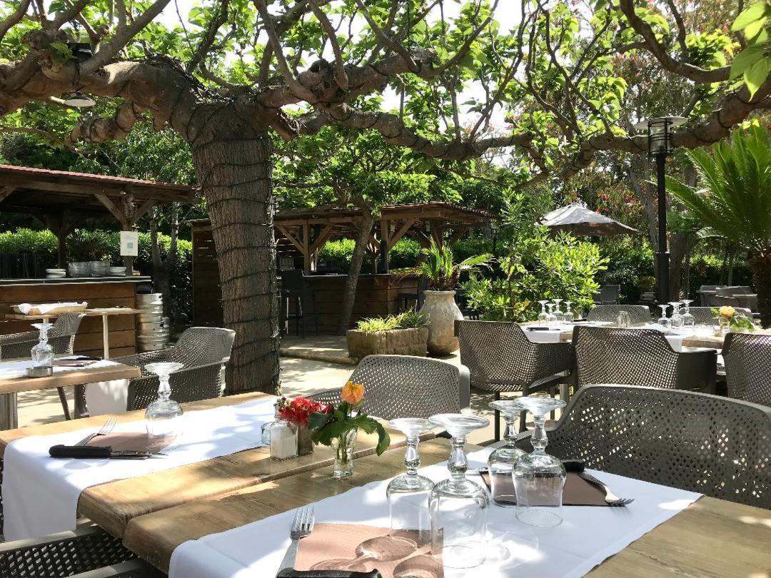 Hotel Restaurant Les Chasseurs Marine de Pietracorbara エクステリア 写真
