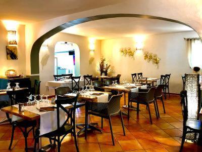 Hotel Restaurant Les Chasseurs Marine de Pietracorbara エクステリア 写真