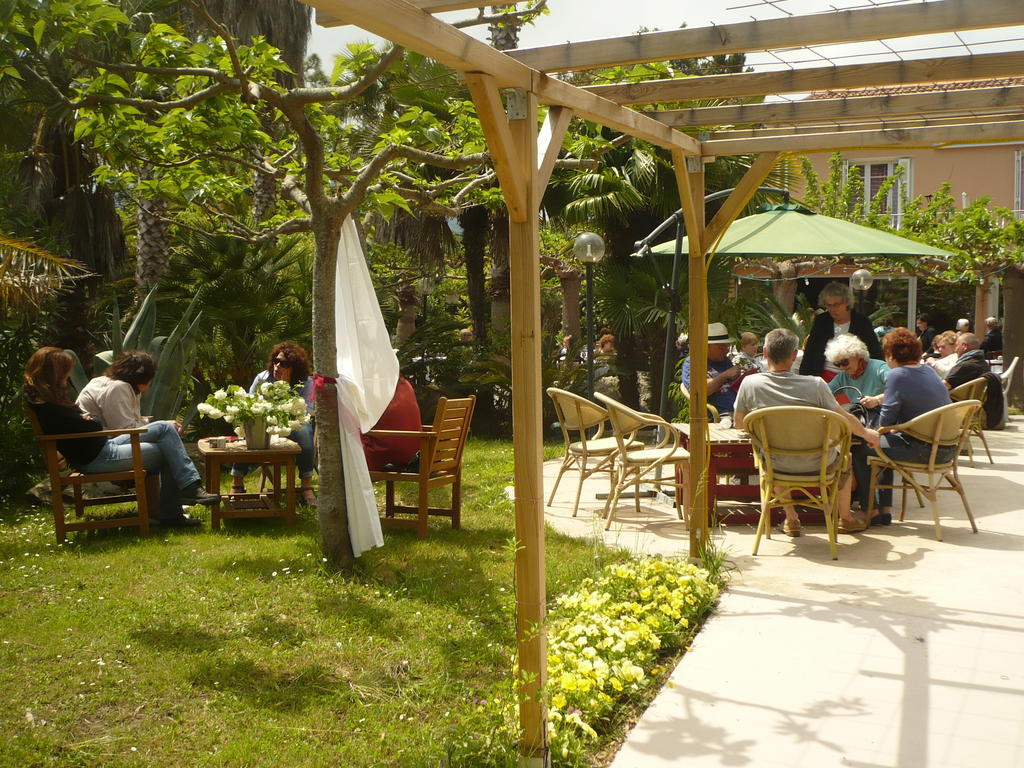 Hotel Restaurant Les Chasseurs Marine de Pietracorbara エクステリア 写真