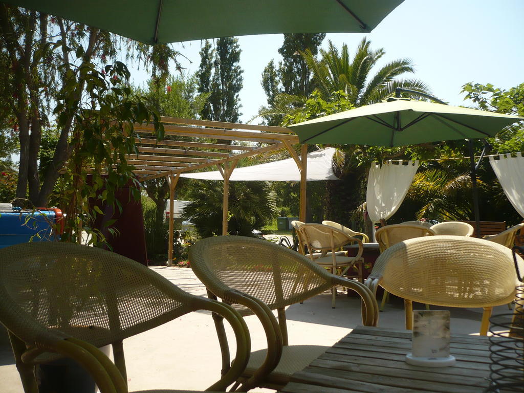 Hotel Restaurant Les Chasseurs Marine de Pietracorbara エクステリア 写真