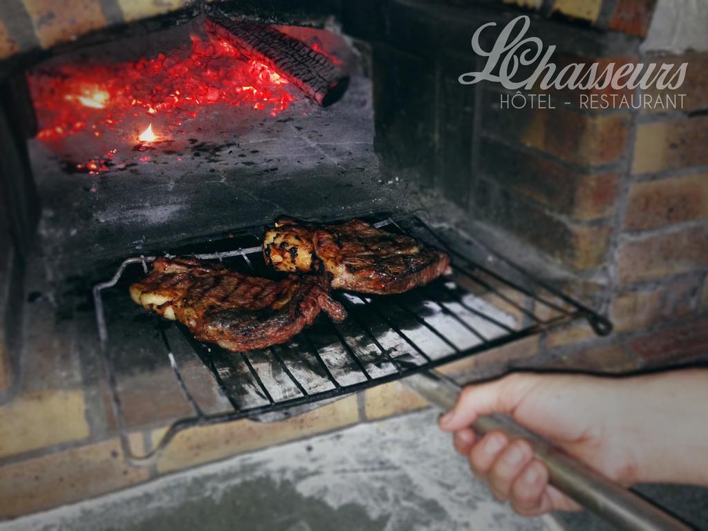 Hotel Restaurant Les Chasseurs Marine de Pietracorbara エクステリア 写真