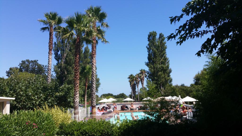 Hotel Restaurant Les Chasseurs Marine de Pietracorbara エクステリア 写真