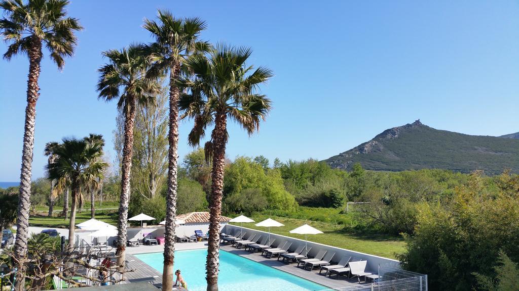 Hotel Restaurant Les Chasseurs Marine de Pietracorbara エクステリア 写真
